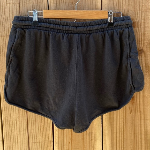 Universal Thread - Picture 4 of 4